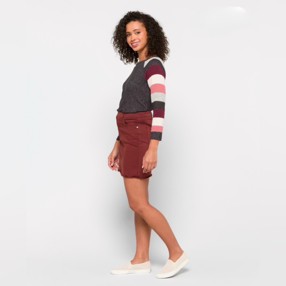 Just Black Burgundy Mini Skirt - Picture 6 of 7